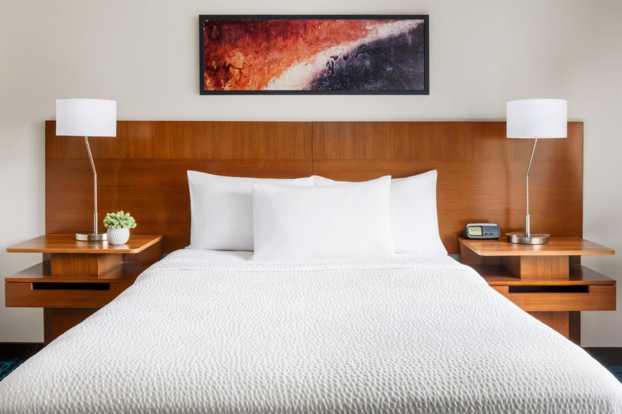 Hotel Fairfield And By Marriott Houston