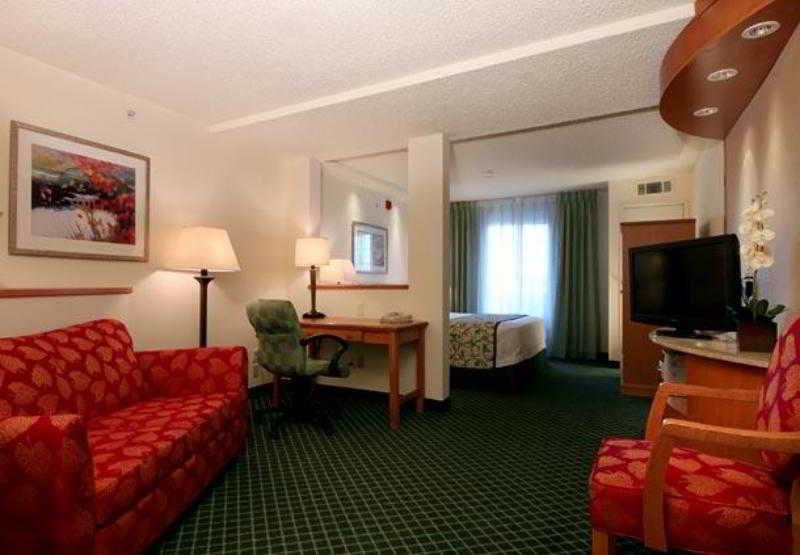 Fairfield And By Marriott Houston Hotel 3*